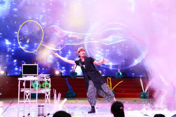 诺远资产·玩库亲子泡泡气球魔术秀《魔幻天空总动员》