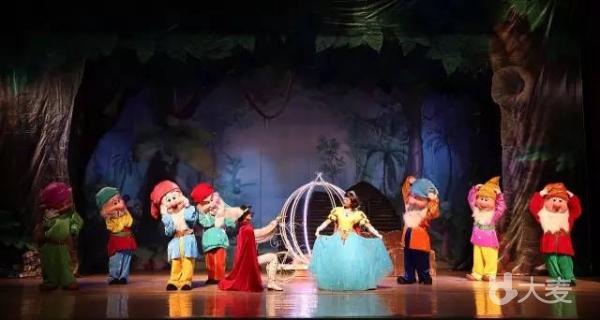 大型童话人偶歌舞剧《白雪公主和七个小矮人》