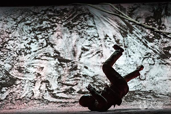 第二十届中国上海国际艺术节委约制作剧目 阿库·汉姆最后一支独舞《陌生人》