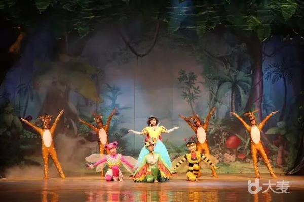 大型童话人偶歌舞剧《白雪公主和七个小矮人》